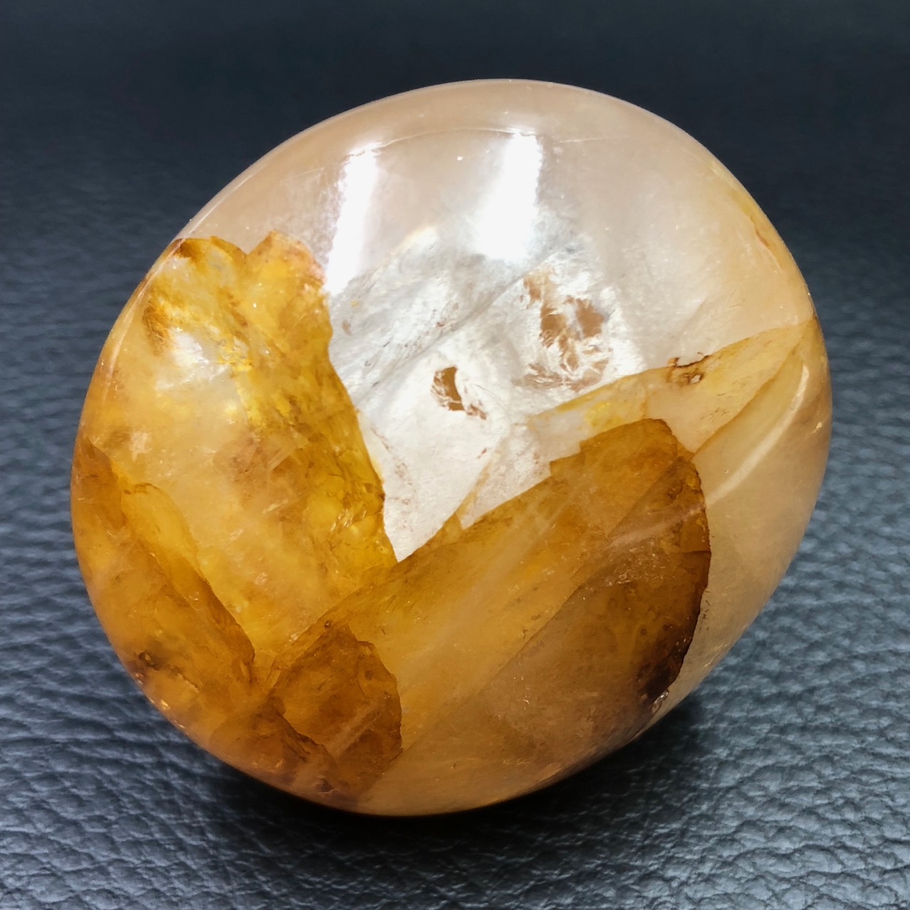 Galet en quartz hématoïde de Madagascar (réf gqh3)