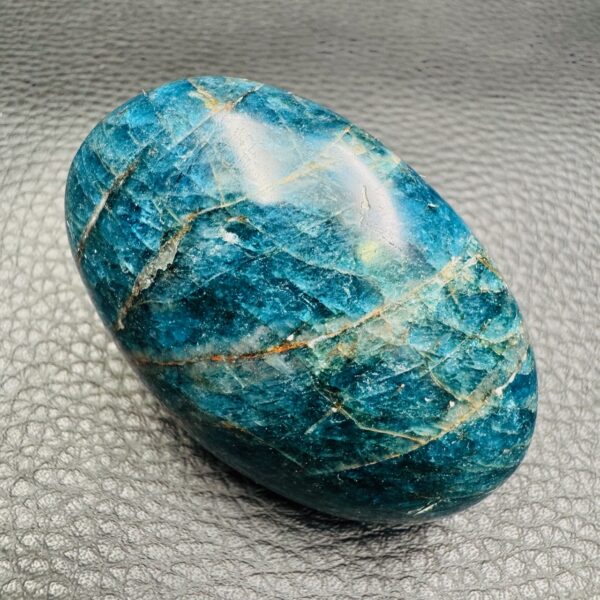 Galet en Apatite Bleue de Madagascar (réf ap2) – Image 2
