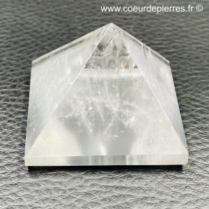 Prisme de cristal de roche “pyramide” de Madagascar (réf cr18)
