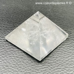Prisme de cristal de roche « pyramide » de Madagascar (réf cr18)