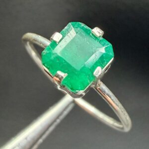 Bague avec émeraude