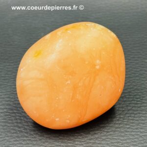 Galet en calcite orange de Madagascar (réf cob12)