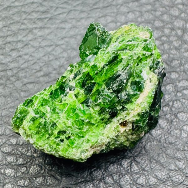 Chrome diopside de Russie « brut » (ref chd10) – Image 3