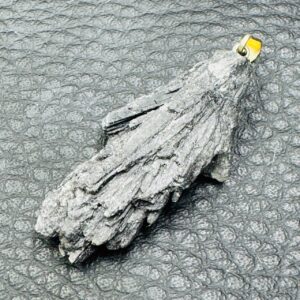 Pendentif en Cyanite Noire