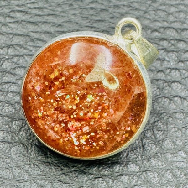 Pendentif en Pierre Soleil