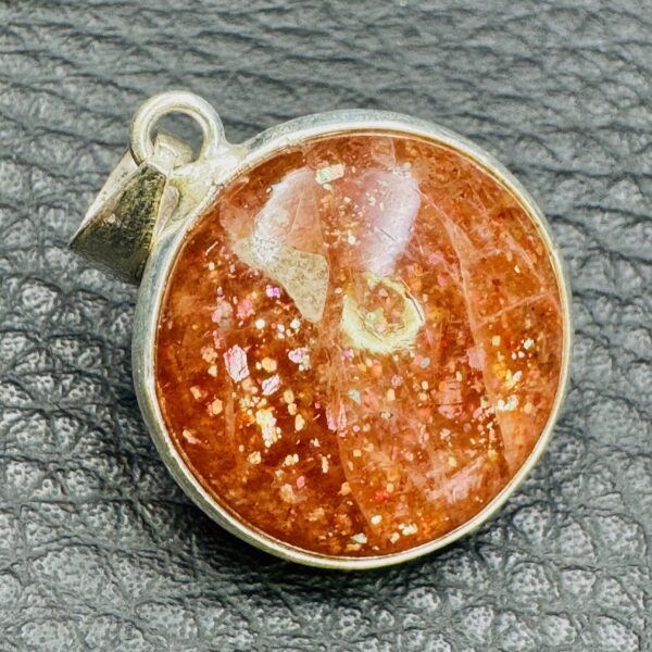 Pendentif en Pierre Soleil