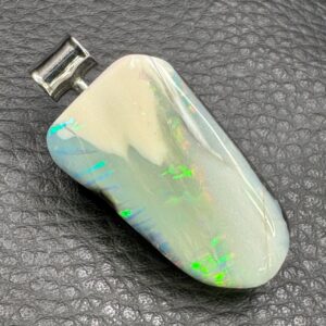 Pendentif en Opale Noire