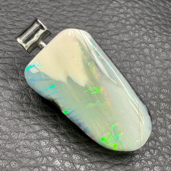 Pendentif en Opale Noire