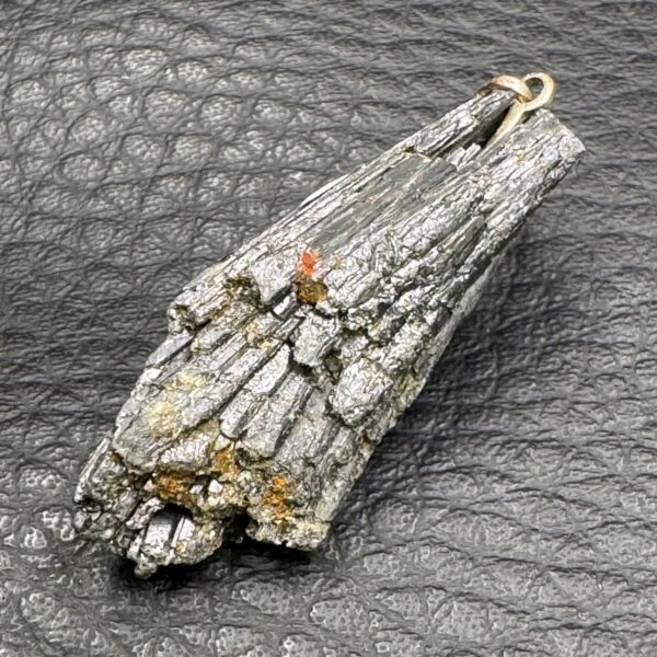 Pendentif en Cyanite Noire "Taramite" du Brésil (réf cy19) – Image 3
