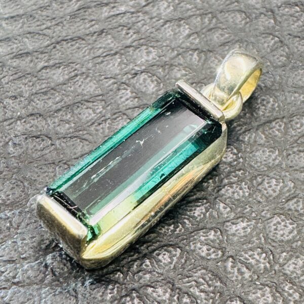 Pendentif en Tourmaline Bleue