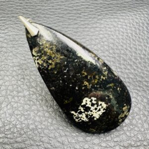 Pendentif en Nuumite