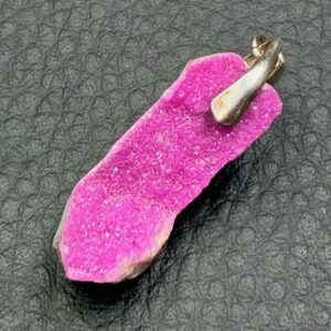 Pendentif en Cobaltocalcite