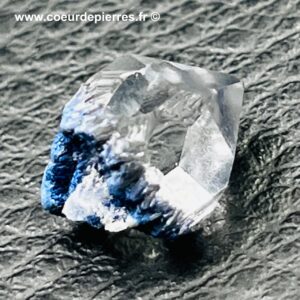 Prisme de cristal de roche avec dumortiérite du Brésil (qid1)
