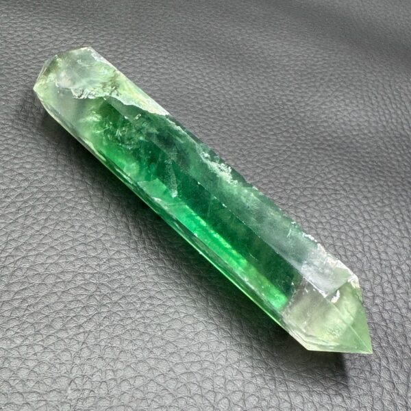 Prisme de fluorite de Madagascar (réf f2) – Image 2