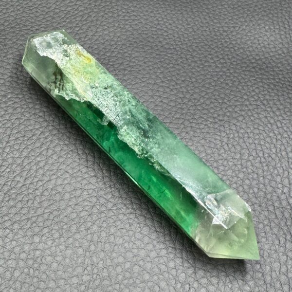 Prisme de fluorite de Madagascar (réf f2) – Image 3