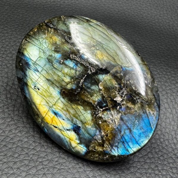 Galet de labradorite de Madagascar (réf gl60) – Image 2