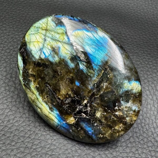 Galet de labradorite de Madagascar (réf gl60) – Image 3