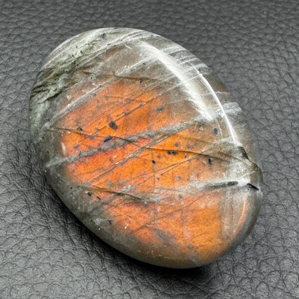 Galet Labradorite de Madagascar (ref gl18) – Image 3