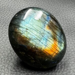 Galet de Labradorite