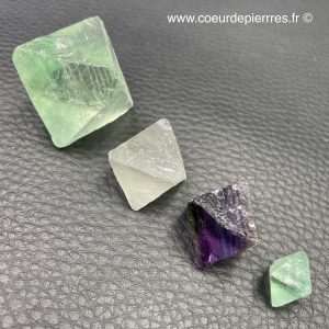 Fluorite octaèdre, lot de 4 cristaux (réf f11)