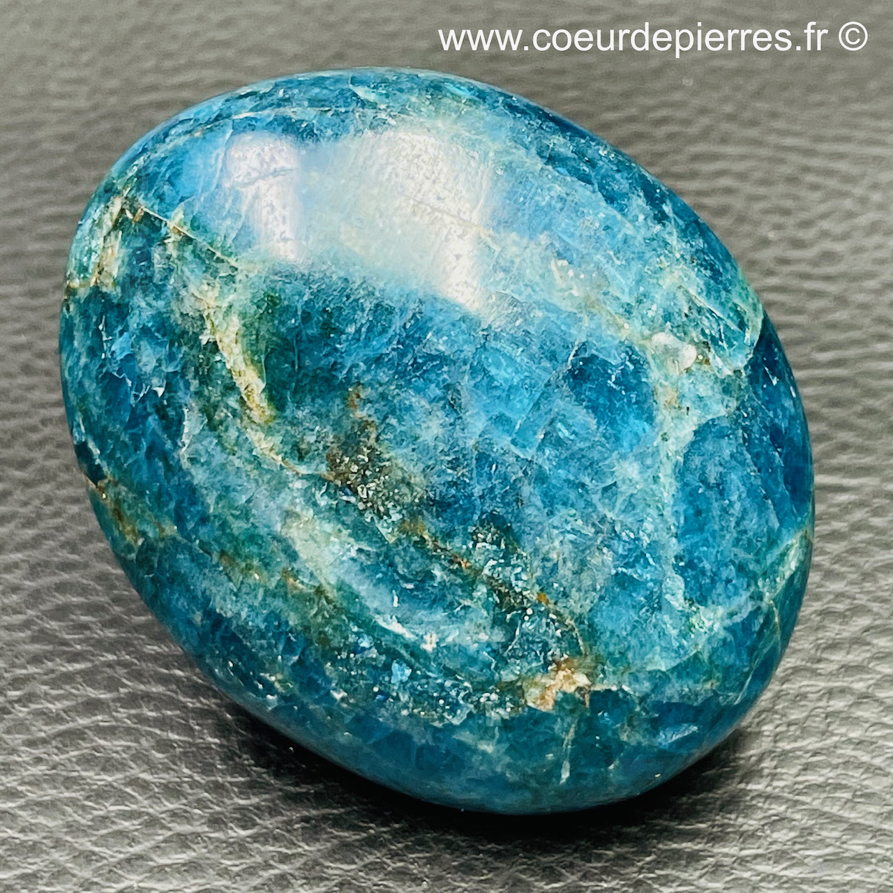 La Pierre Apatite Bleue : Vertus et propriétés Univers Yoga La Pierre Apatite Bleue : Vertus et propriétés Univers Yoga