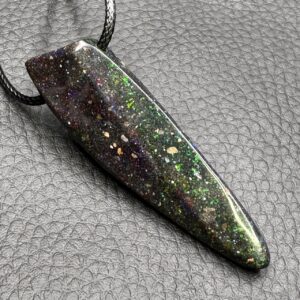 Pendentif en Opale Noire Matrix