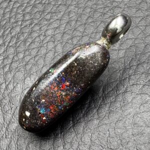 Pendentif en Opale Noire d’Honduras