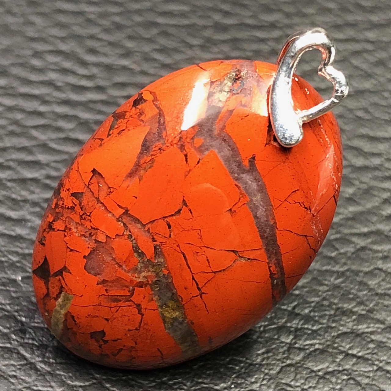 Pierre Sanguine De Sylmael Lost Ark Pendentif jaspe sanguin de Madagascar (réf js4) | Cœur de Pierres