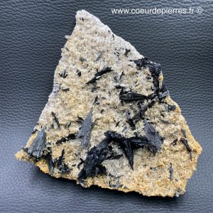 Taramite “disthène” en amas avec quartz d’Ukraine (réf tar1)
