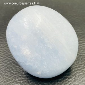 Galet en calcite bleue de Madagascar (réf gcb3)