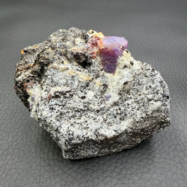 Rubis et Saphir sur Biotite de Madagascar (réf rub6) – Image 2
