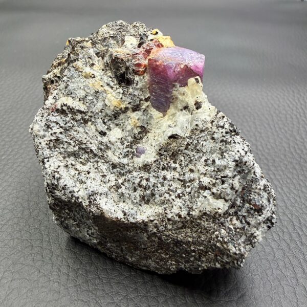 Rubis et Saphir sur Biotite de Madagascar (réf rub6) – Image 4