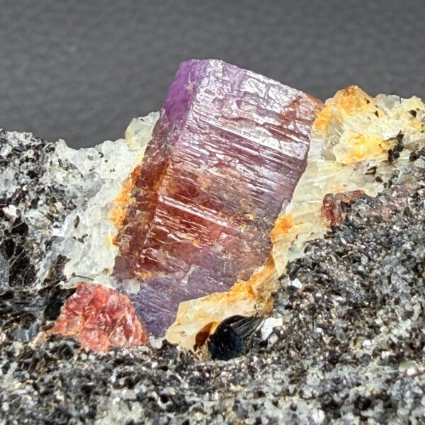Rubis et Saphir sur Biotite de Madagascar (réf rub6) – Image 5