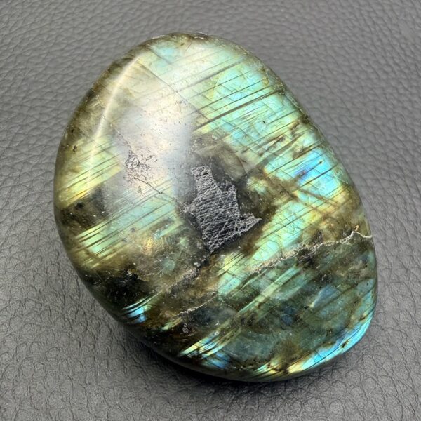 Galet de labradorite de Madagascar (réf gl13) – Image 2