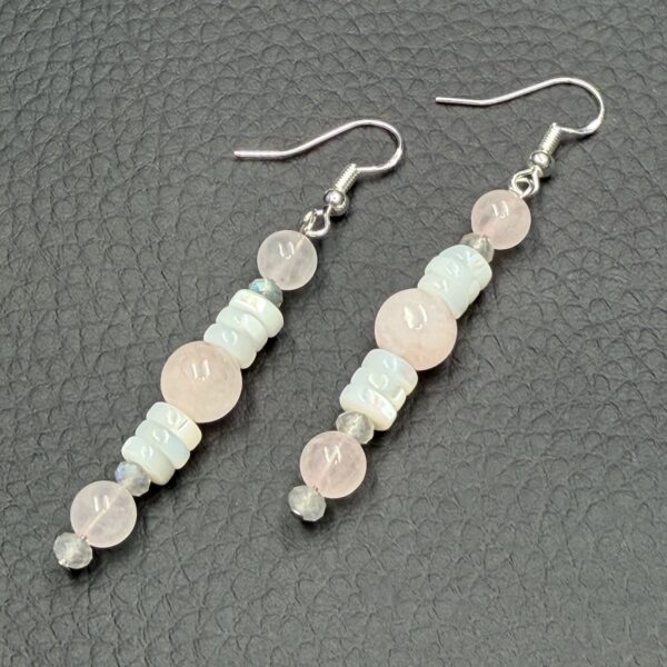 Boucles d’Oreilles en Quartz Rose et Nacre (réf boqr10) – Image 2