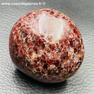 Galet en grenatite de Madagascar (réf gr33)