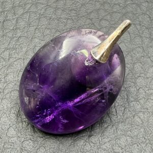 Pendentif en améthyste trapiche