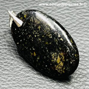 Pendentif en Nuumite du Groenland (réf nu2)