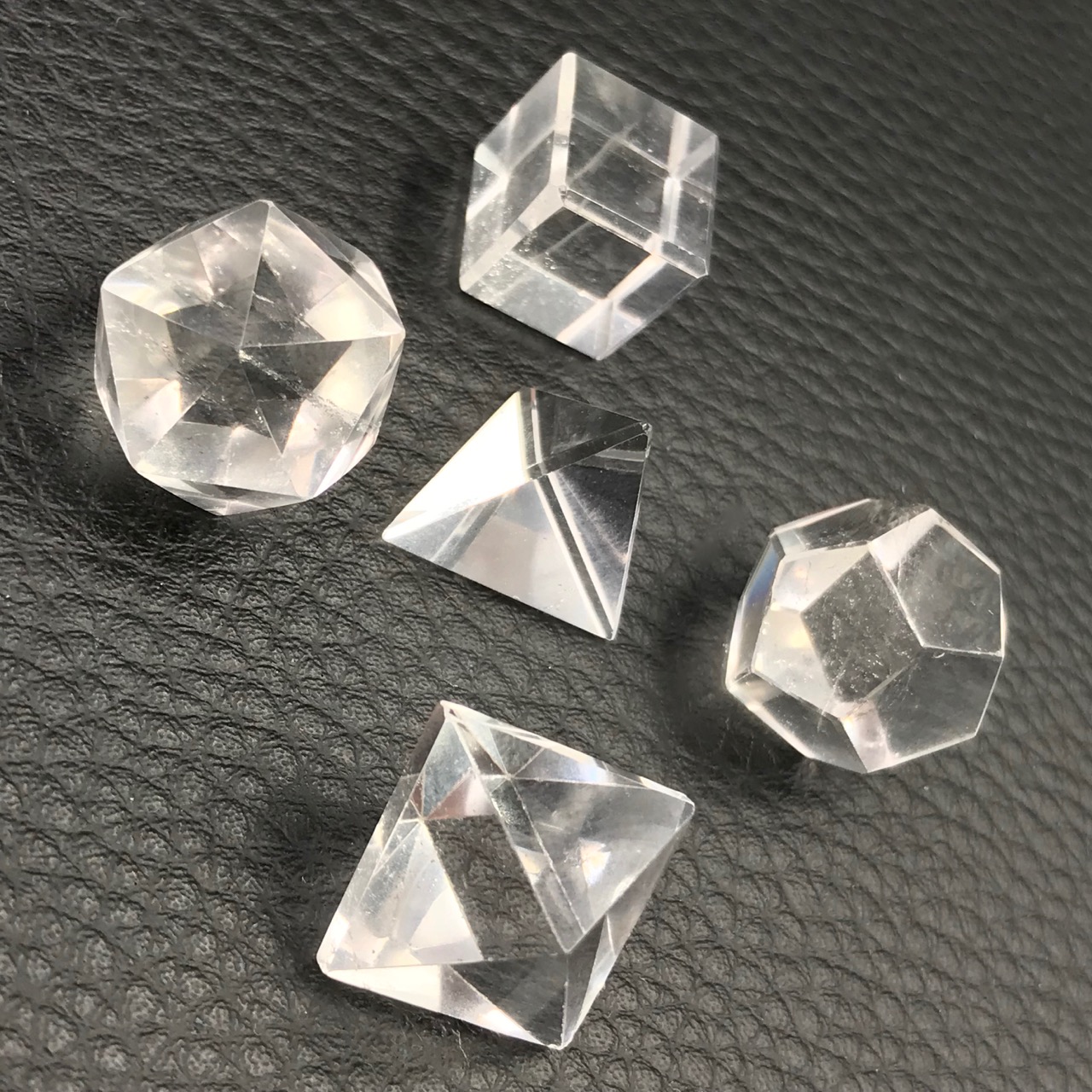 5 Solides de  Platon Quartz Cristal de roche 57g 