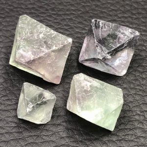 Fluorite lot de 4 cristaux losange octaèdre (réf f12)