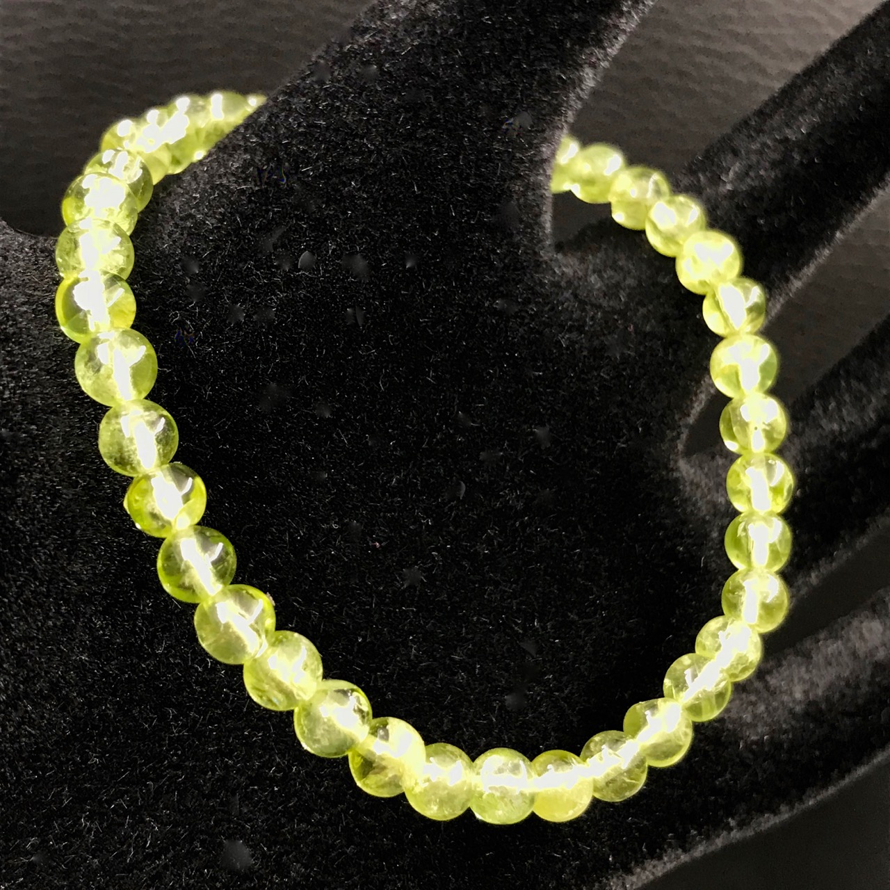 Bracelet en Péridot d’Egypte “perles de 5 mm”