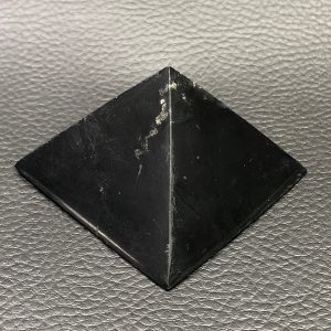 Pyramide shungite de Russie 0,152kg (réf pys3)