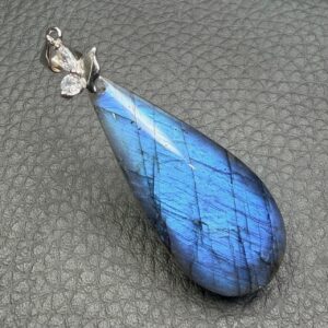 pendentif en labradorite bleue abyssal