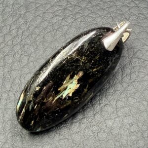 Pendentif en Nuumite