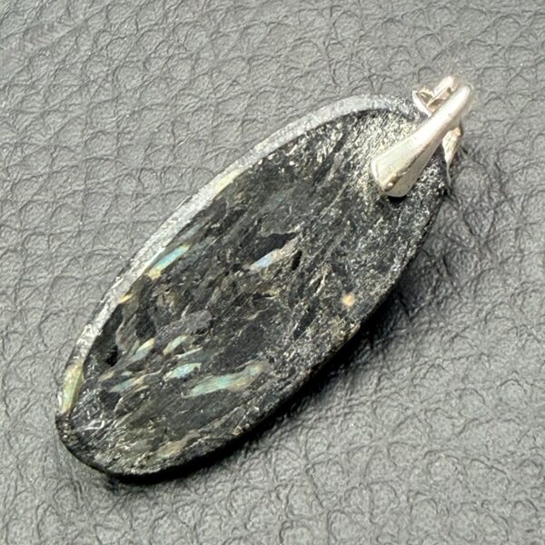 Pendentif en Nuumite du Groenland (réf nu6) – Image 4