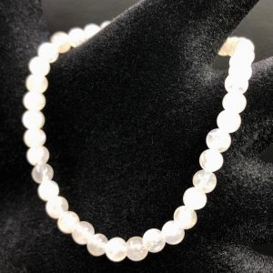 Bracelet en péristerite « perles de 4 mm »(labradorite blanche) (réf bpla5)