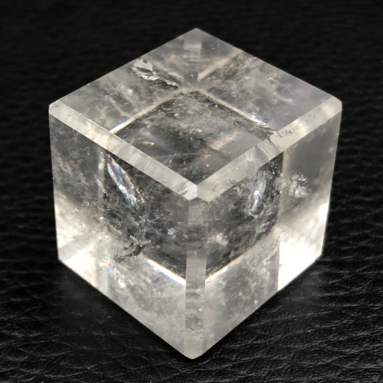 Hexaèdre en cristal de roche de l'Himalaya (ccr1) | Cœur de Pierres