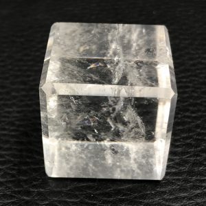 Hexaèdre en cristal de roche de l’Himalaya (ccr1)