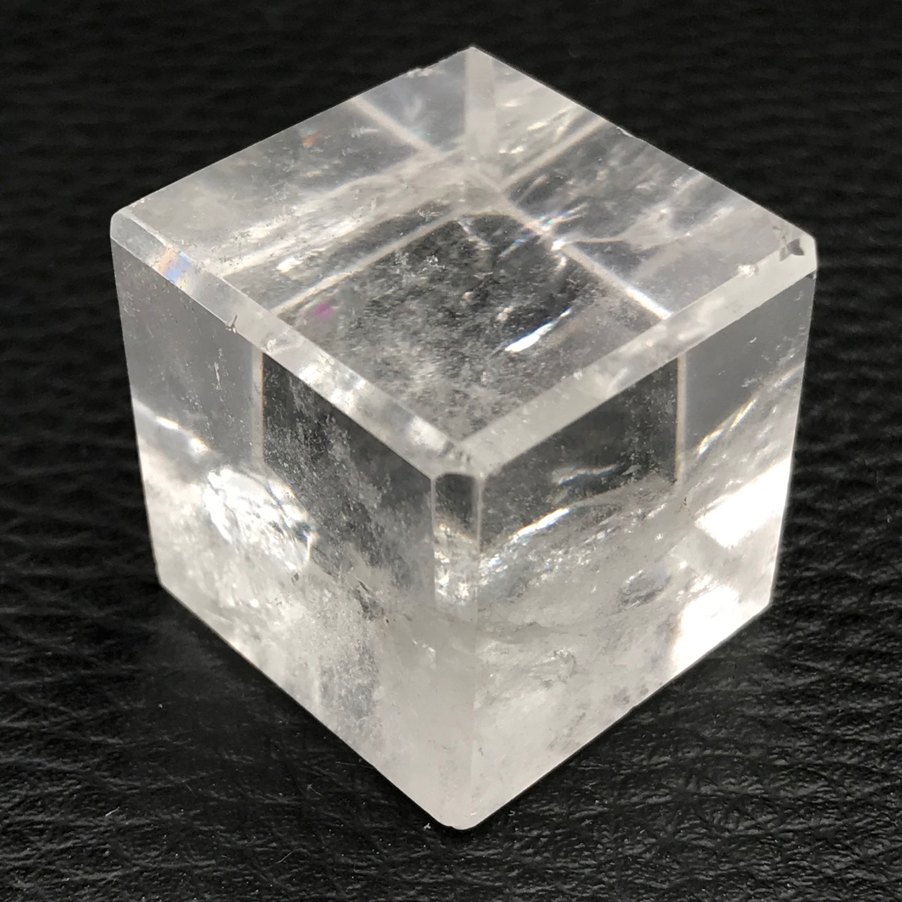 Hexaèdre en cristal de roche de l’Himalaya (ccr3)