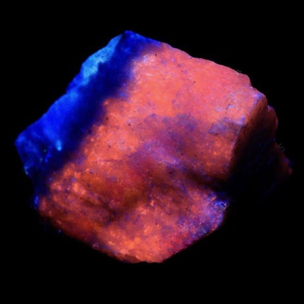 Sodalite Hackmanite Fluorescente